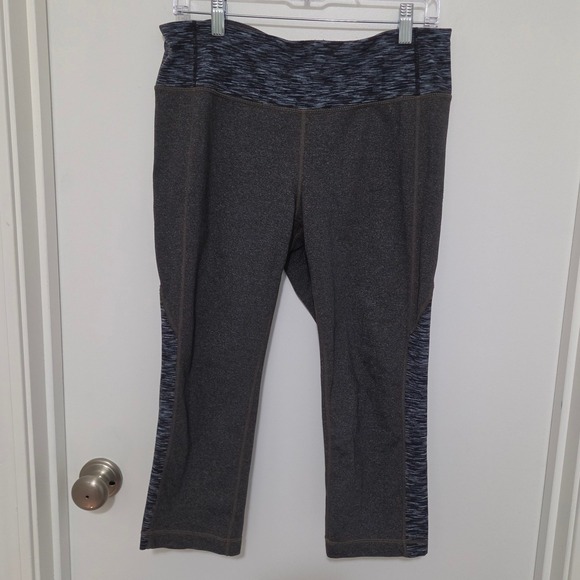 Athleta Pants - Athleta Be Free Knicker Gray Heather Capri Leggings XL 983256